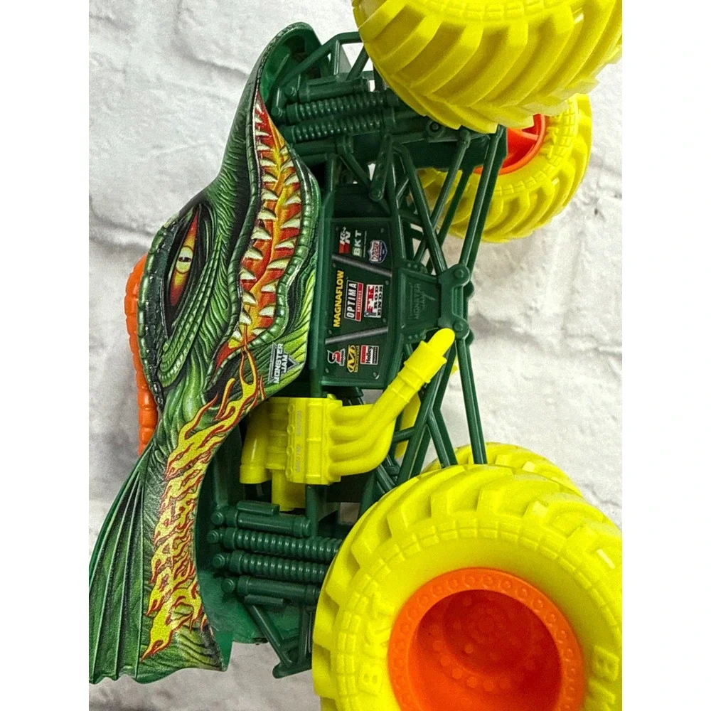 Monster Jam Dragon Monster Truck Kids 1:24 Green Excellent Die-Cast BKT Tires‎